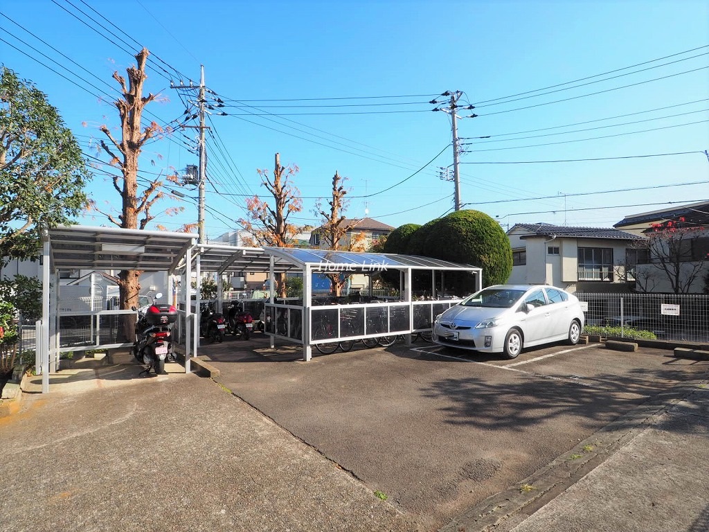 日商岩井上板橋マンション　駐車場