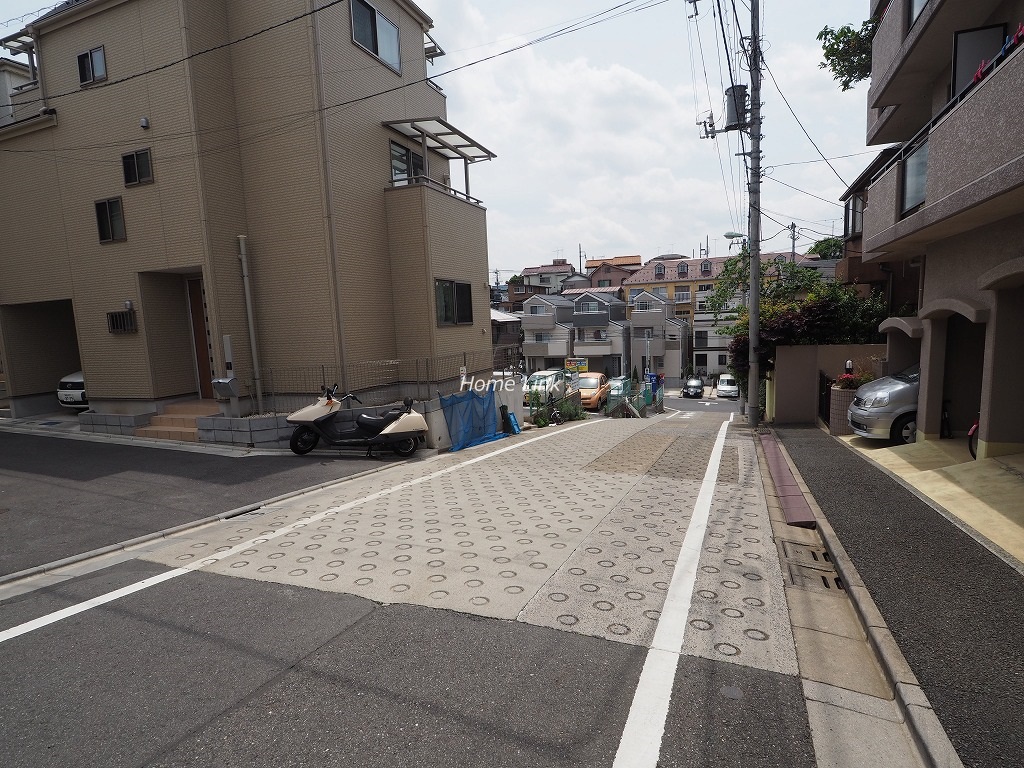 セザール第2赤塚公園　前面道路