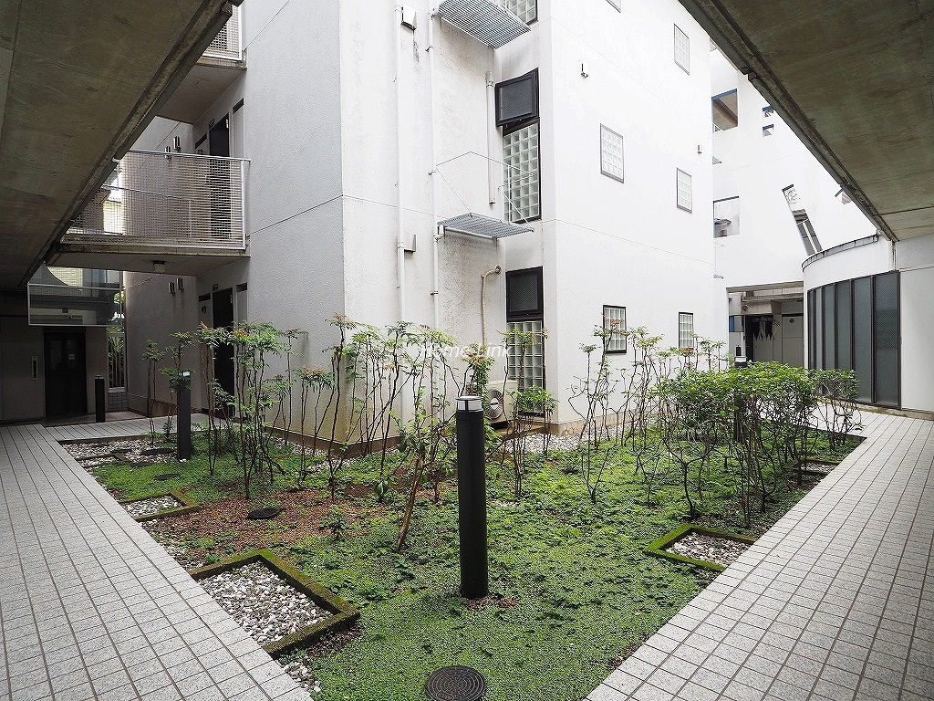 サラータ赤塚　共用部中庭