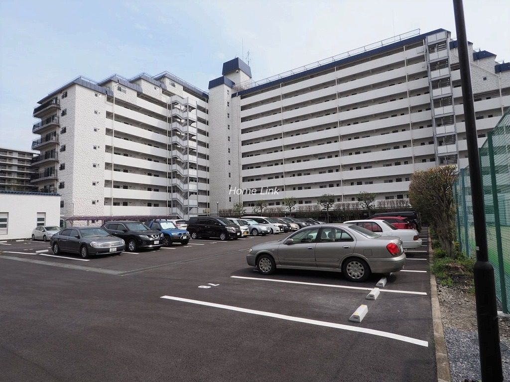 秀和蓮根レジデンス　平置き駐車場
