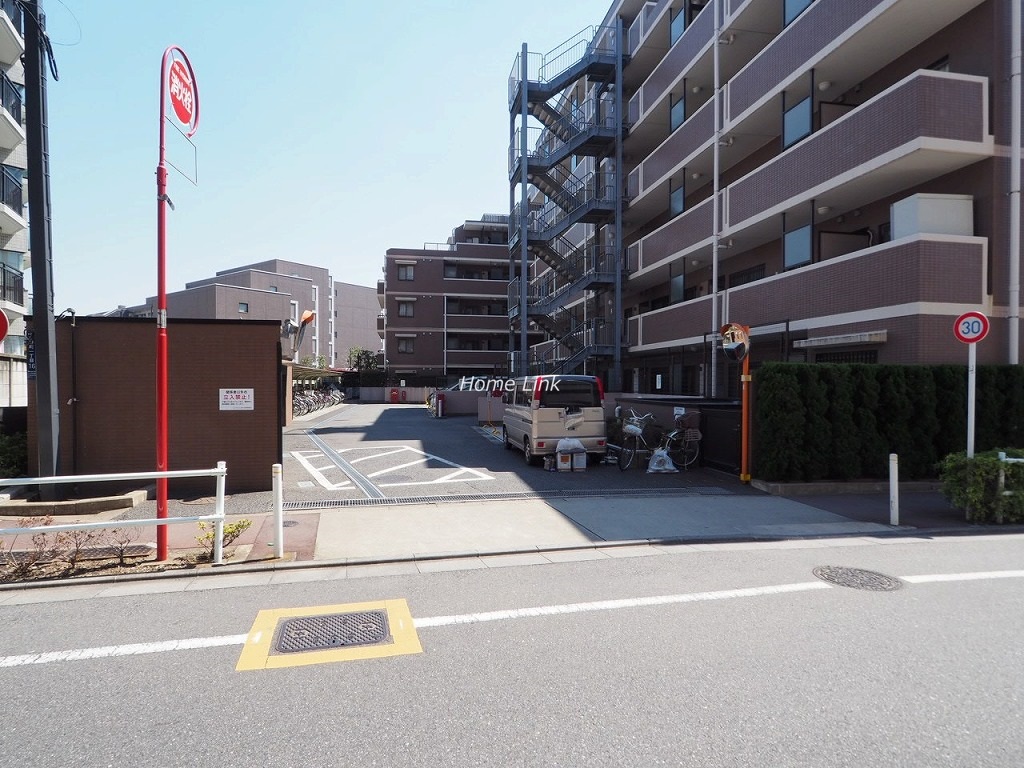 エクセルときわ台 駐車場出入口
