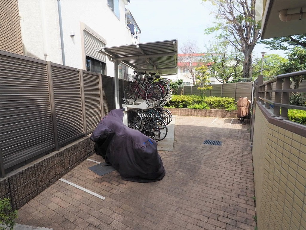 サンデュエル上板橋　バイク置場