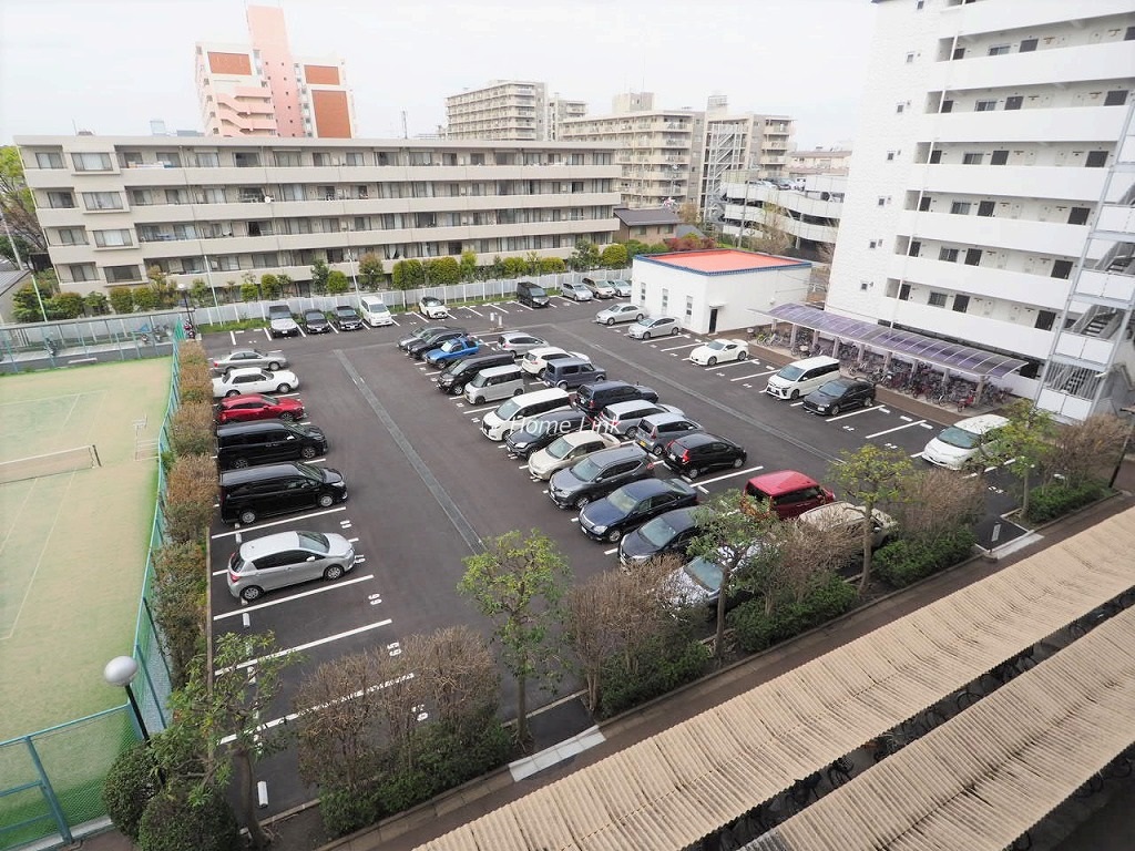秀和蓮根レジデンス　平置き駐車場