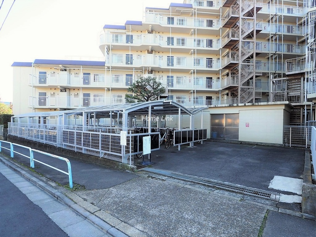 日商岩井上板橋マンション　駐輪場出入口