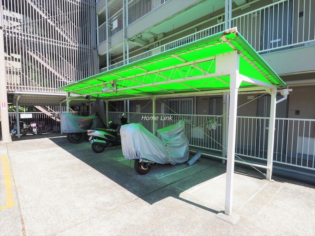 大山ローヤルコーポ　バイク置場