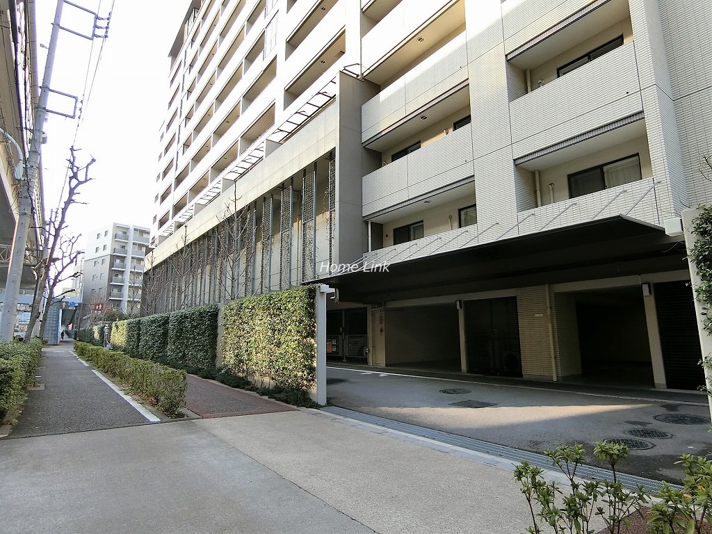 アトラス志村三丁目　駐車場出入口