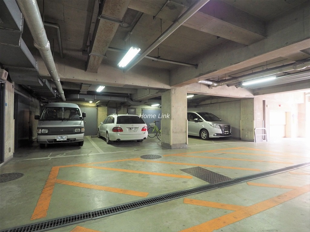 ゲオ・タワー池袋　駐車場