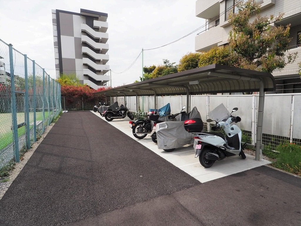 秀和蓮根レジデンス　バイク置場