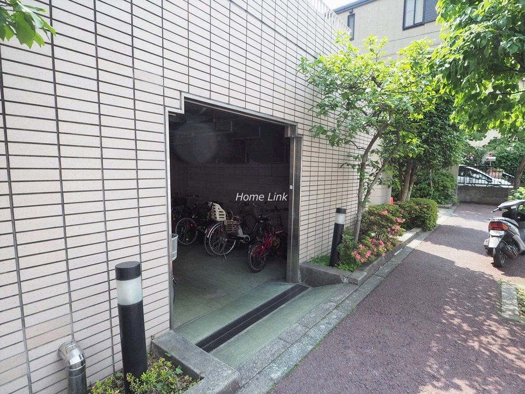 ゲオ・タワー池袋　駐輪場