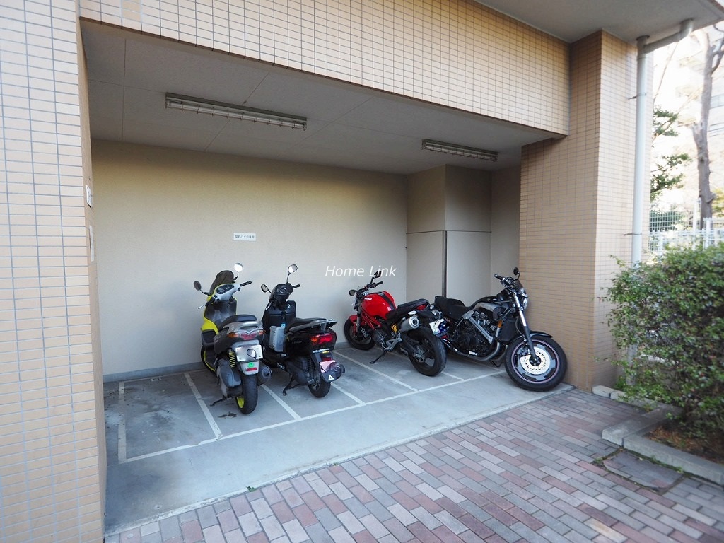 板橋パーク・ホームズ　バイク置場
