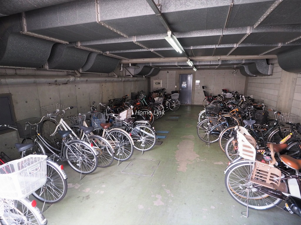 ゲオ・タワー池袋　駐輪場
