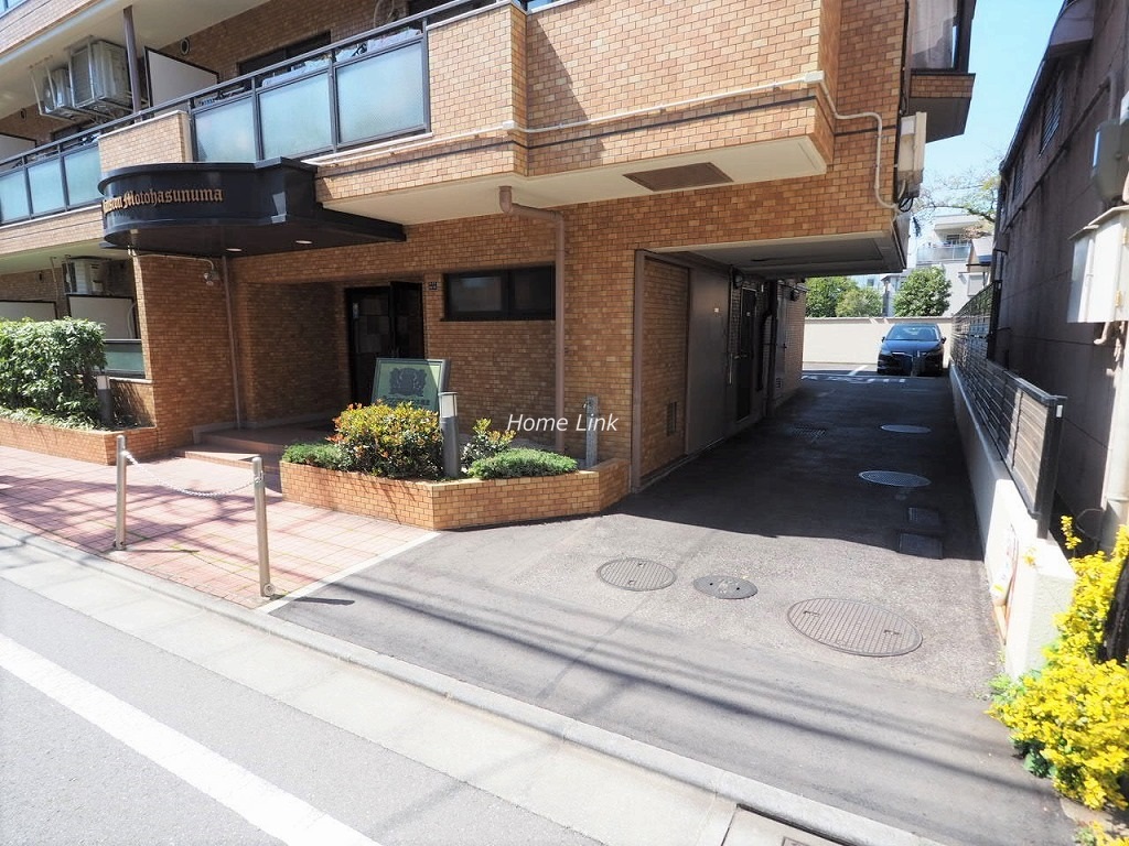 ライオンズマンション本蓮沼　駐車場出入口