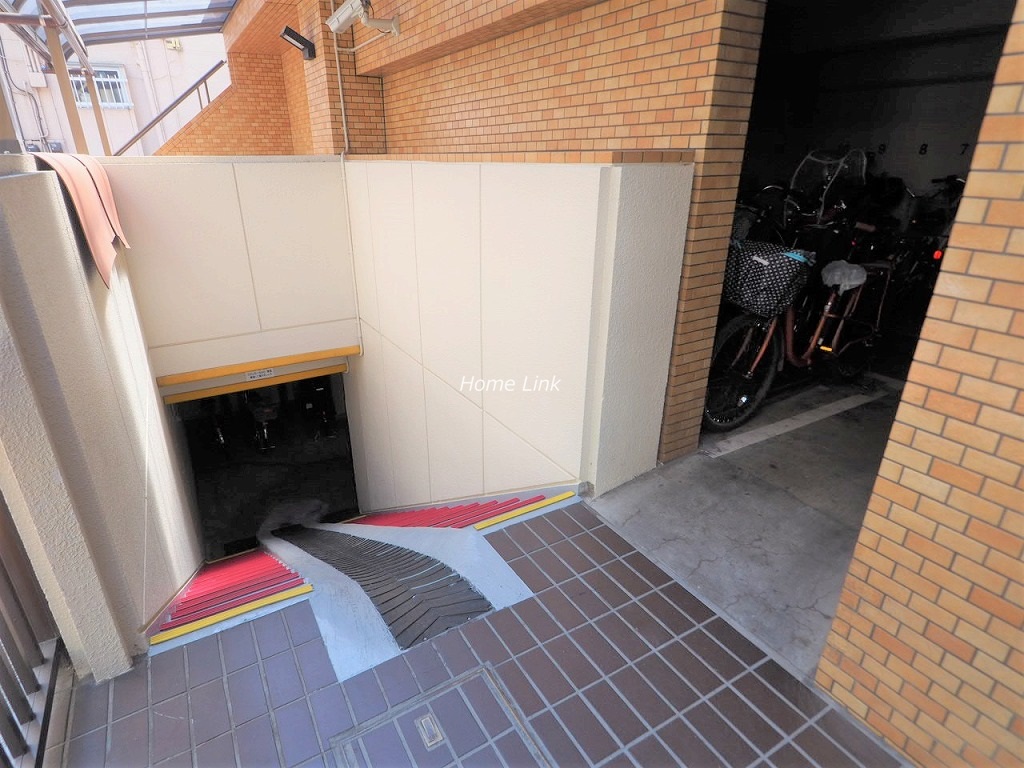 ライオンズマンション板橋　地下駐輪場