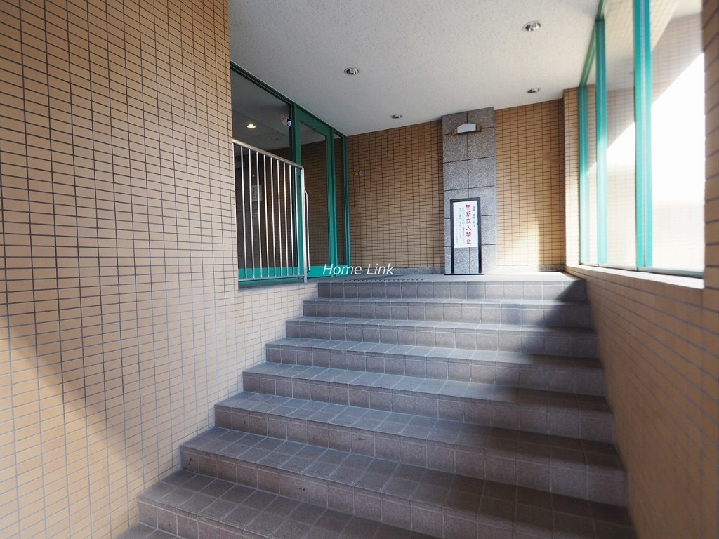 板橋パーク・ホームズ　エントランス階段