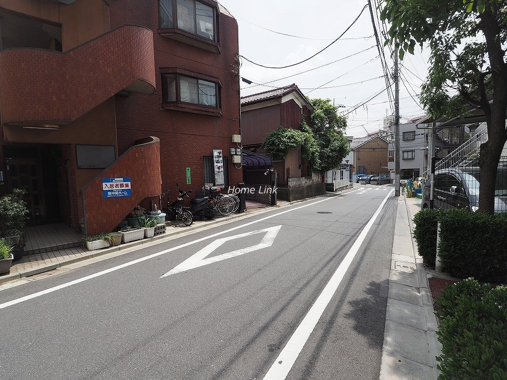 サラータ赤塚　前面道路