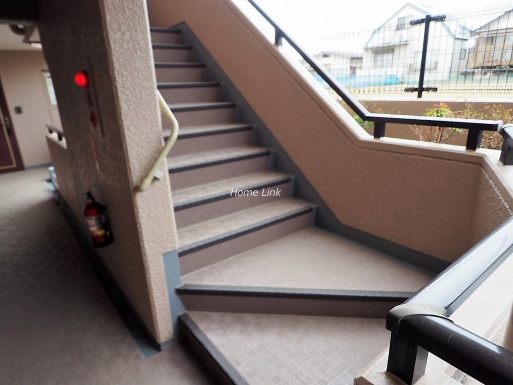 セザール第2赤塚公園　階段