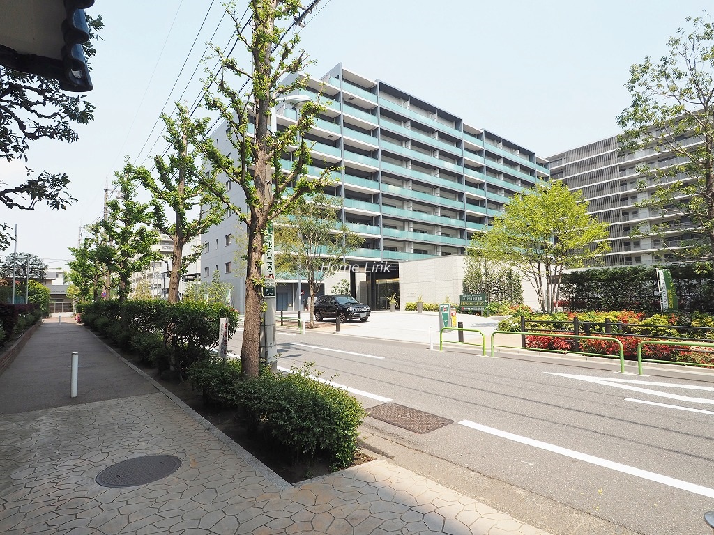 秀和蓮根レジデンス　前面道路