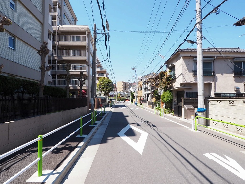 大山ローヤルコーポ　前面道路