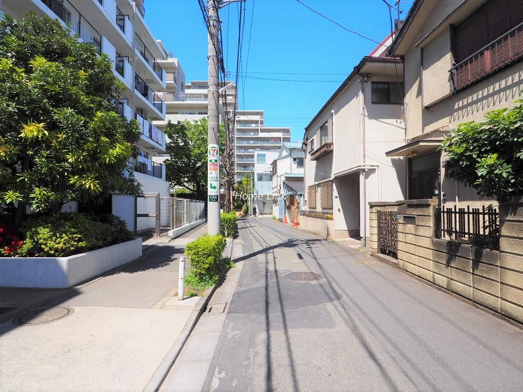 本蓮沼パークハイツ　前面道路