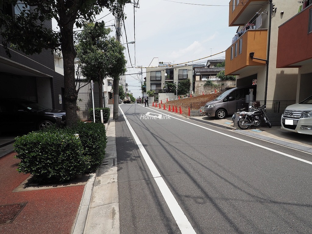 サラータ赤塚　前面道路