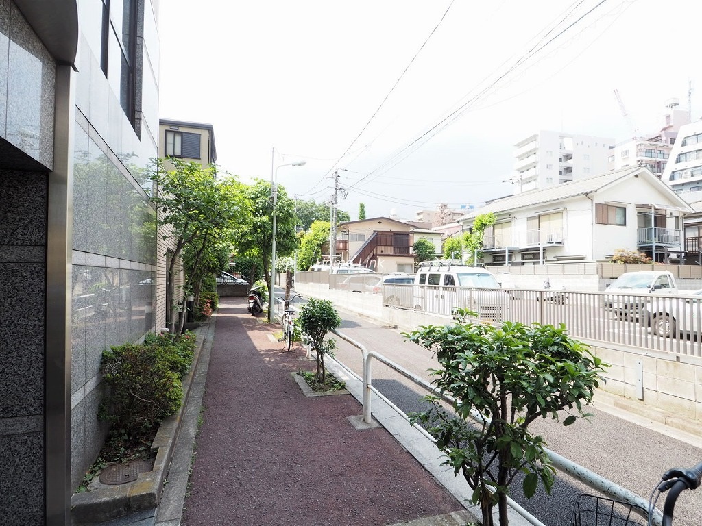 ゲオ・タワー池袋　前面道路