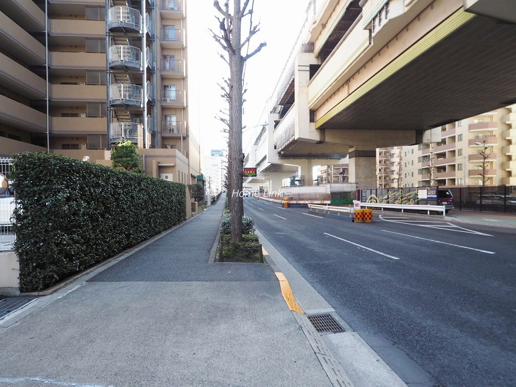 板橋パーク・ホームズ　前面道路