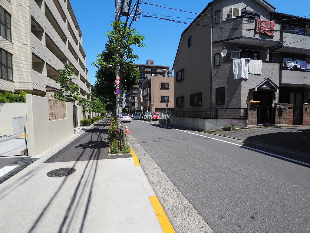 アトラス志村三丁目　前面道路