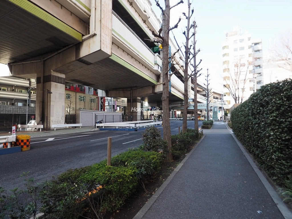 板橋パーク・ホームズ　前面道路