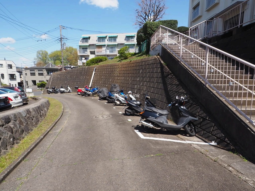 若木住宅2号棟　バイク置場