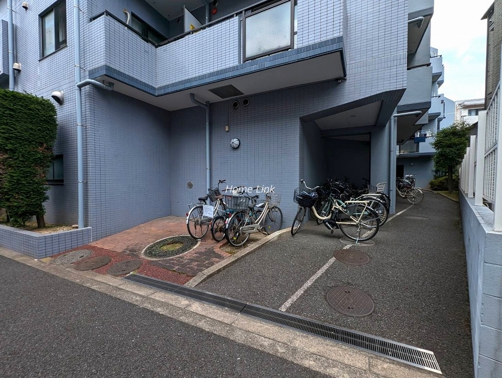 セザール池袋西　駐輪場出入口