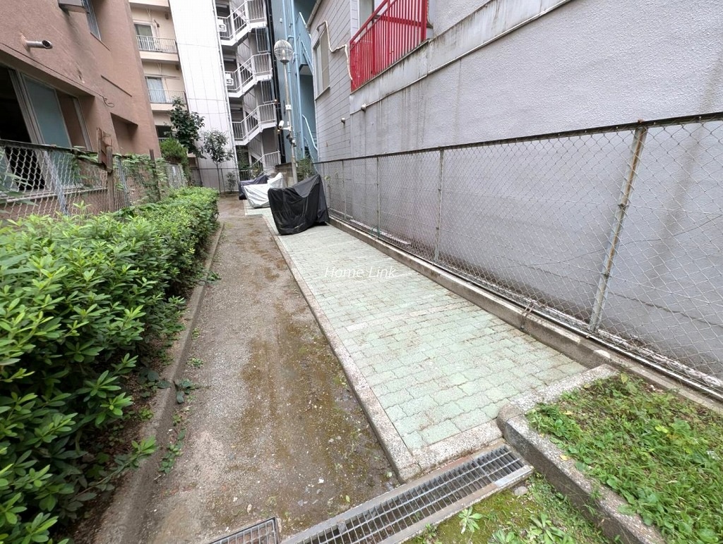 ライオンズマンション板橋　バイク置き場