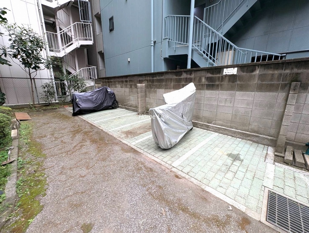 ライオンズマンション板橋　バイク置き場