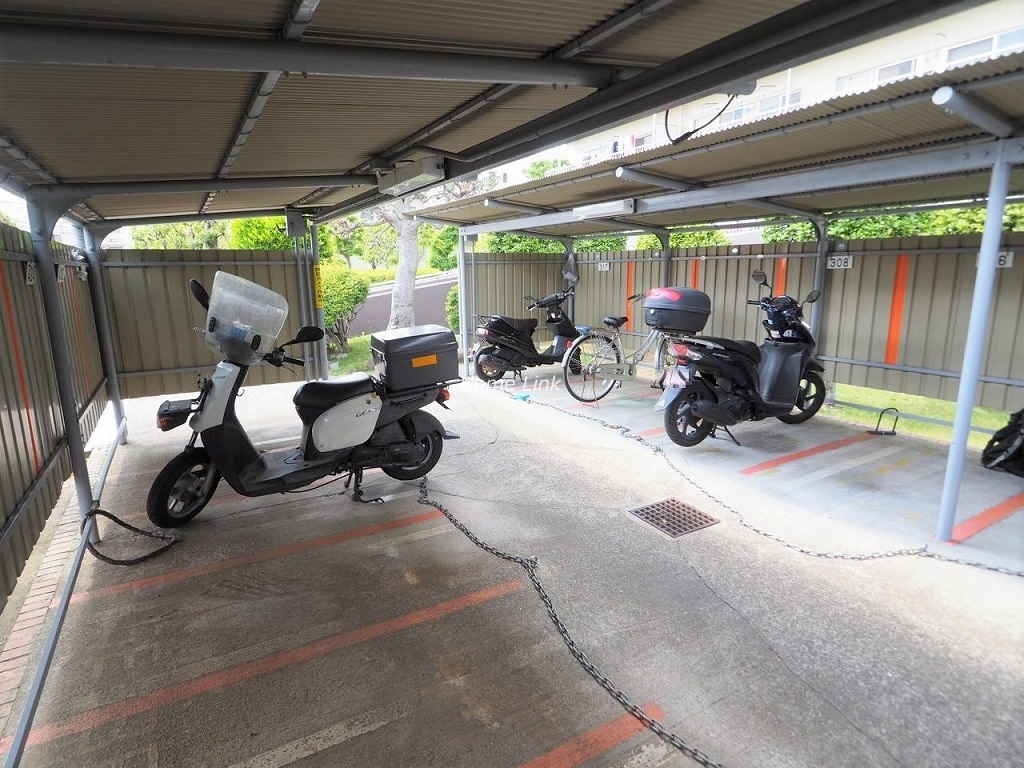 アイビハイツ川口　バイク置場