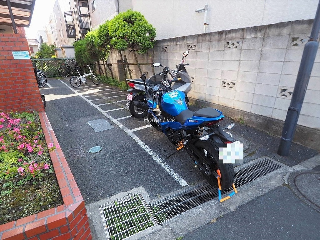 キャニオンマンション常盤台　バイク置場