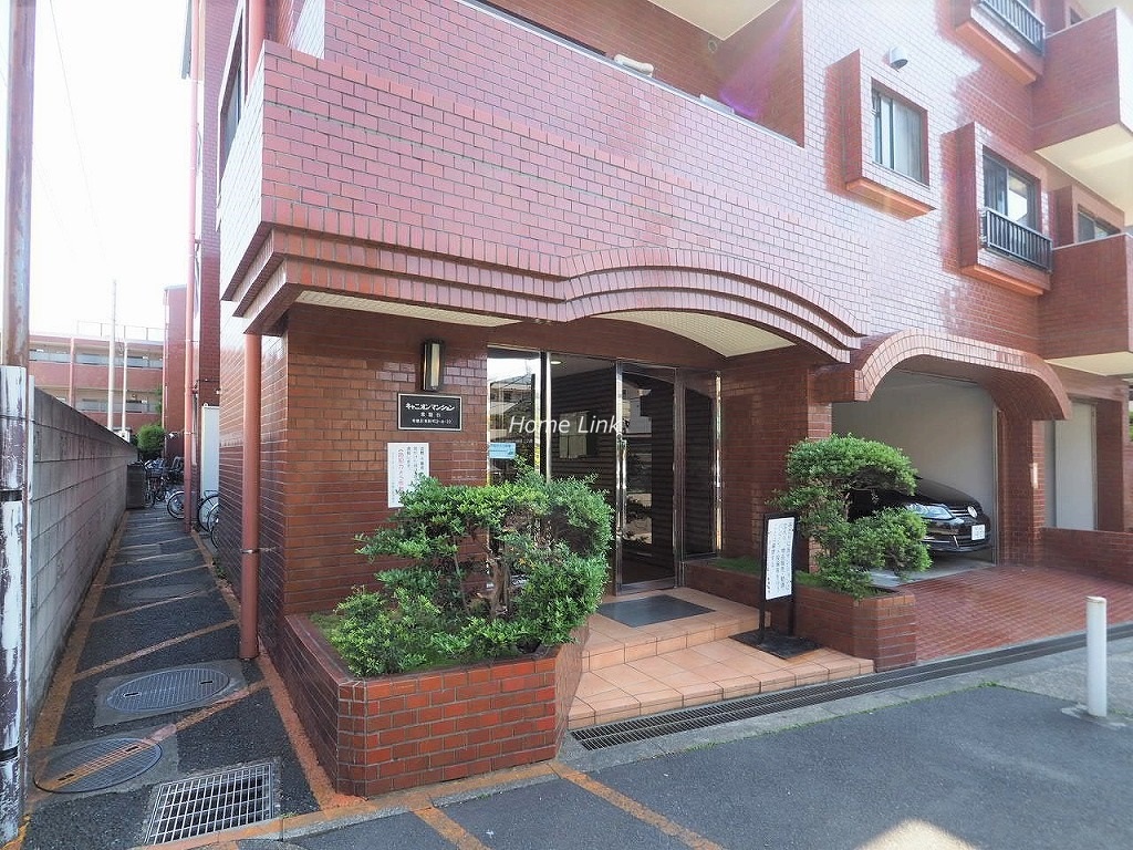 キャニオンマンション常盤台　エントランス前