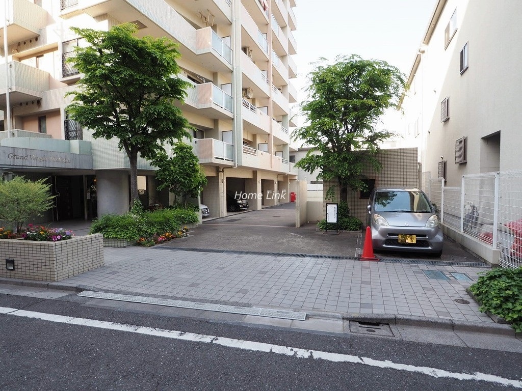 グランヴェルジェ西台 駐車場出入口