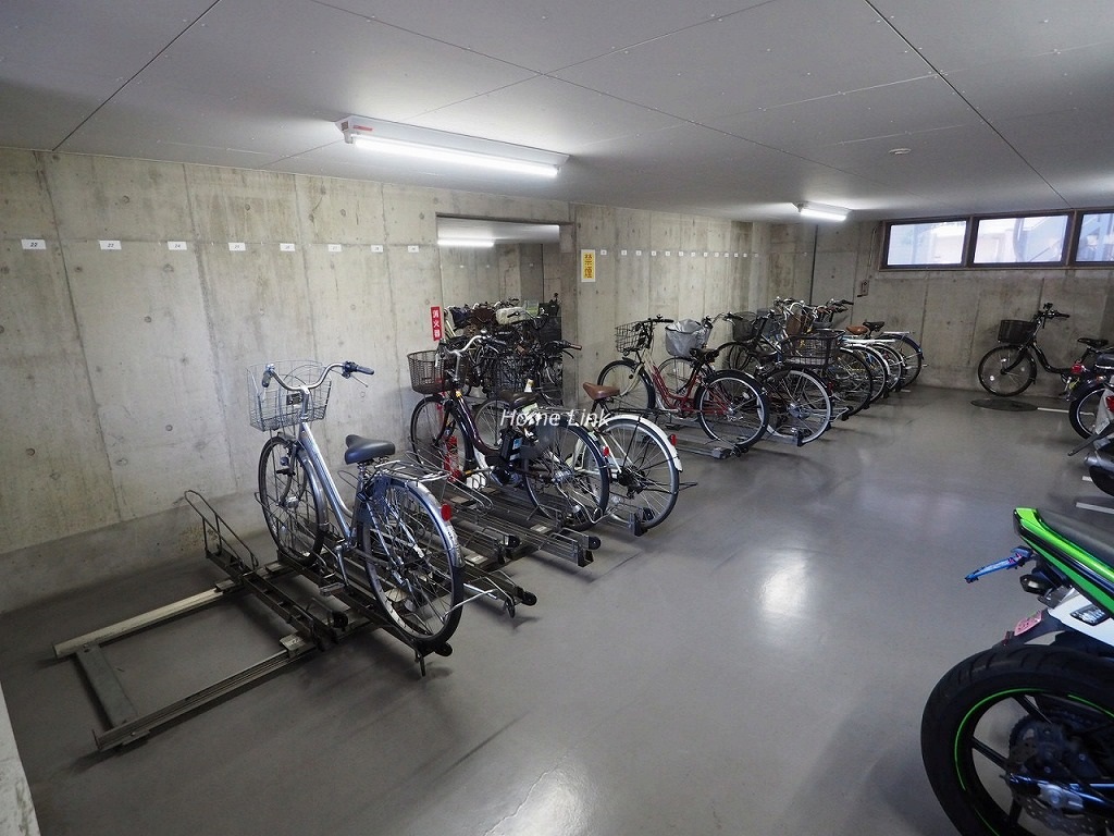 コアシティ西台　駐輪場
