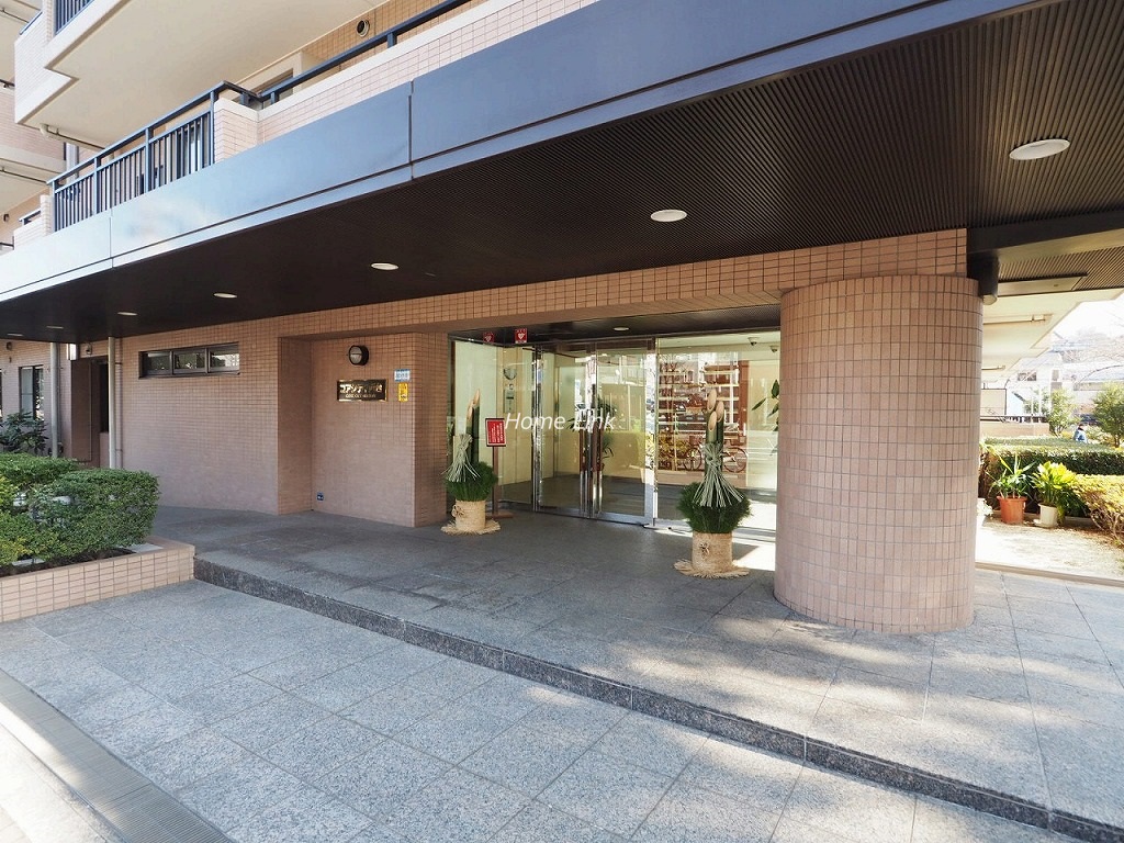 コアシティ西台　エントランス前