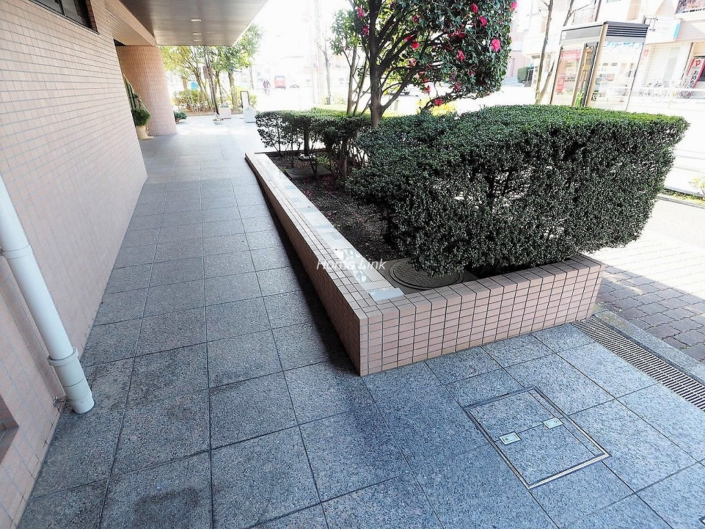 コアシティ西台　エントランス前植栽
