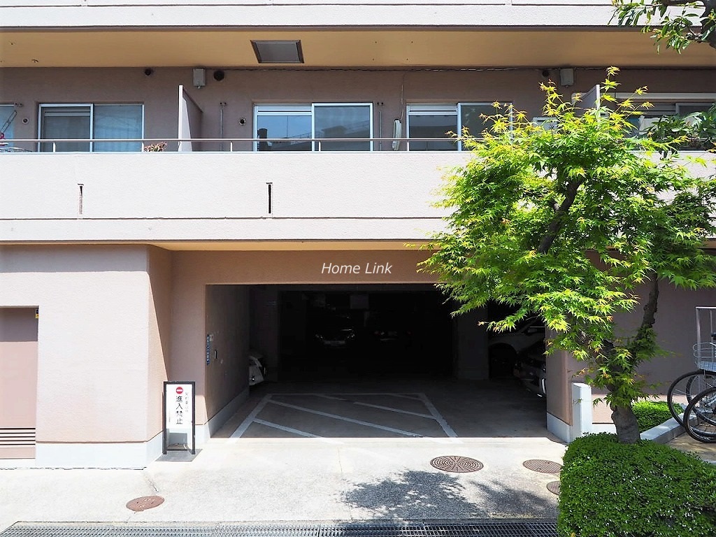 コスモ中台　駐車場出入口