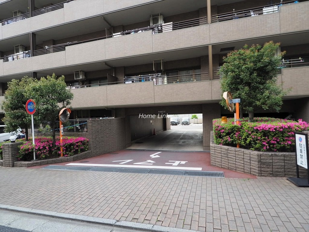 コスモ板橋志村プリオール　駐車場出入口