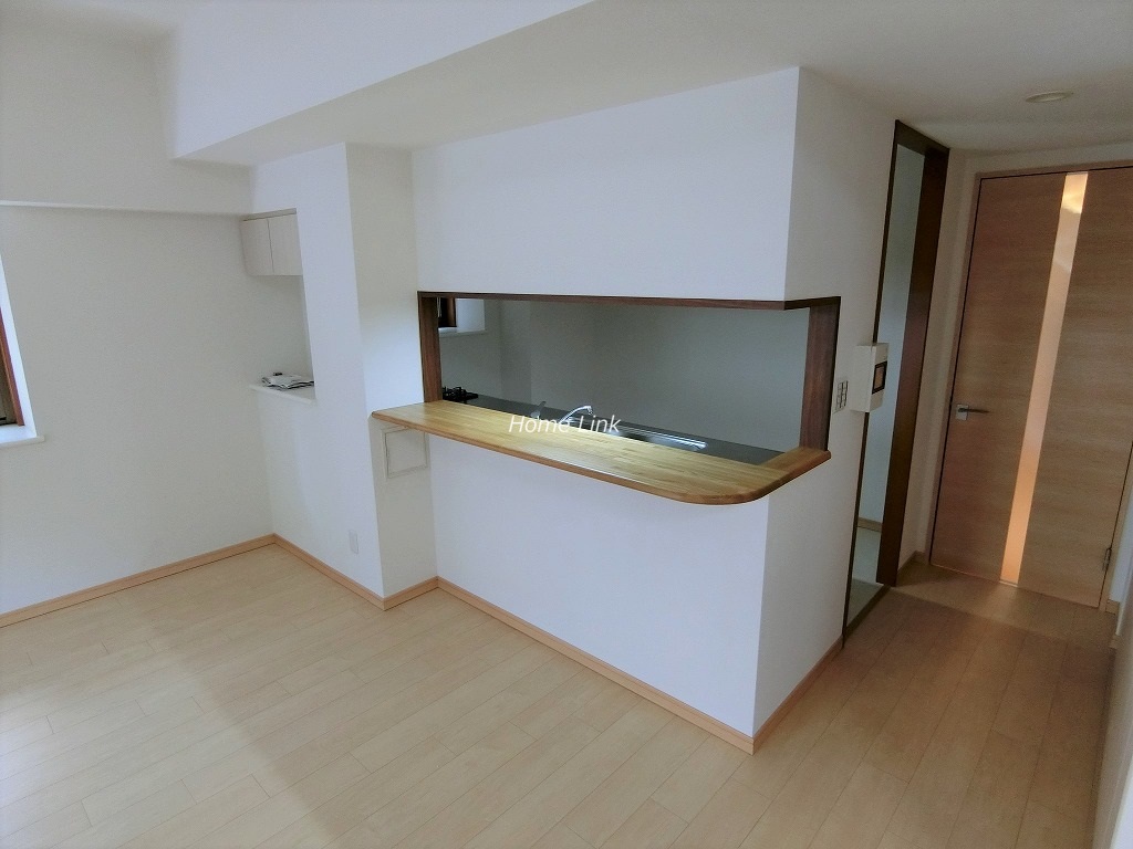 コスモ板橋志村プリオール1階　カウンター付きオープンキッチン