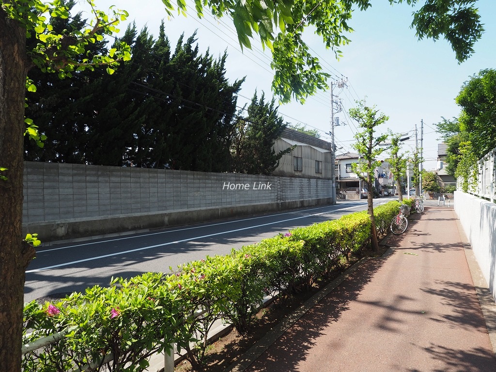コートハウス城北中央公園　前面道路歩道