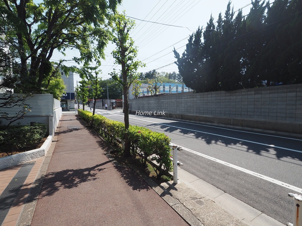 コートハウス城北中央公園　前面道路歩道