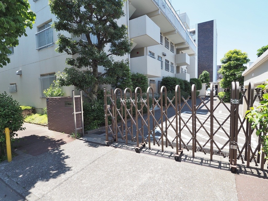 コープ野村志村三丁目　エントランス