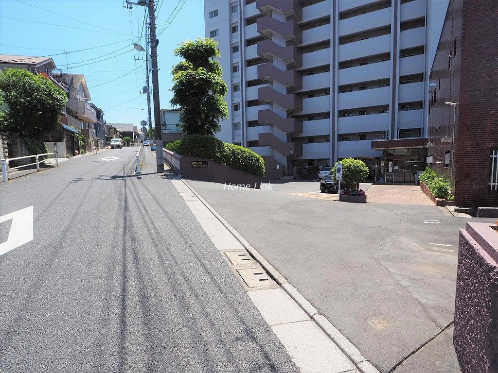 サンハイム徳丸　エントランス前
