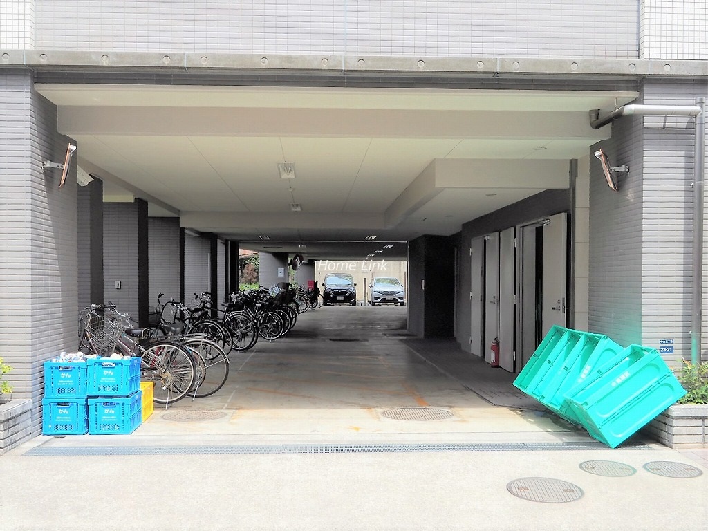 ジェイパーク板橋中台　駐車場出入口