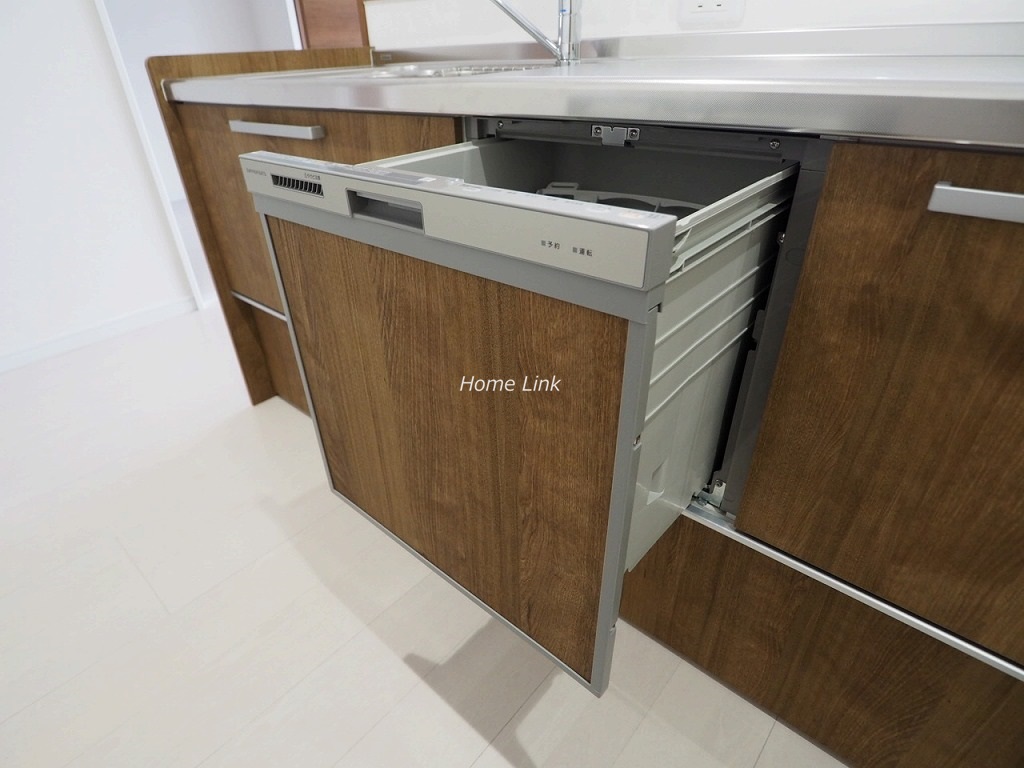 タック中台4階 広いシステムキッチンは食器洗浄機付き