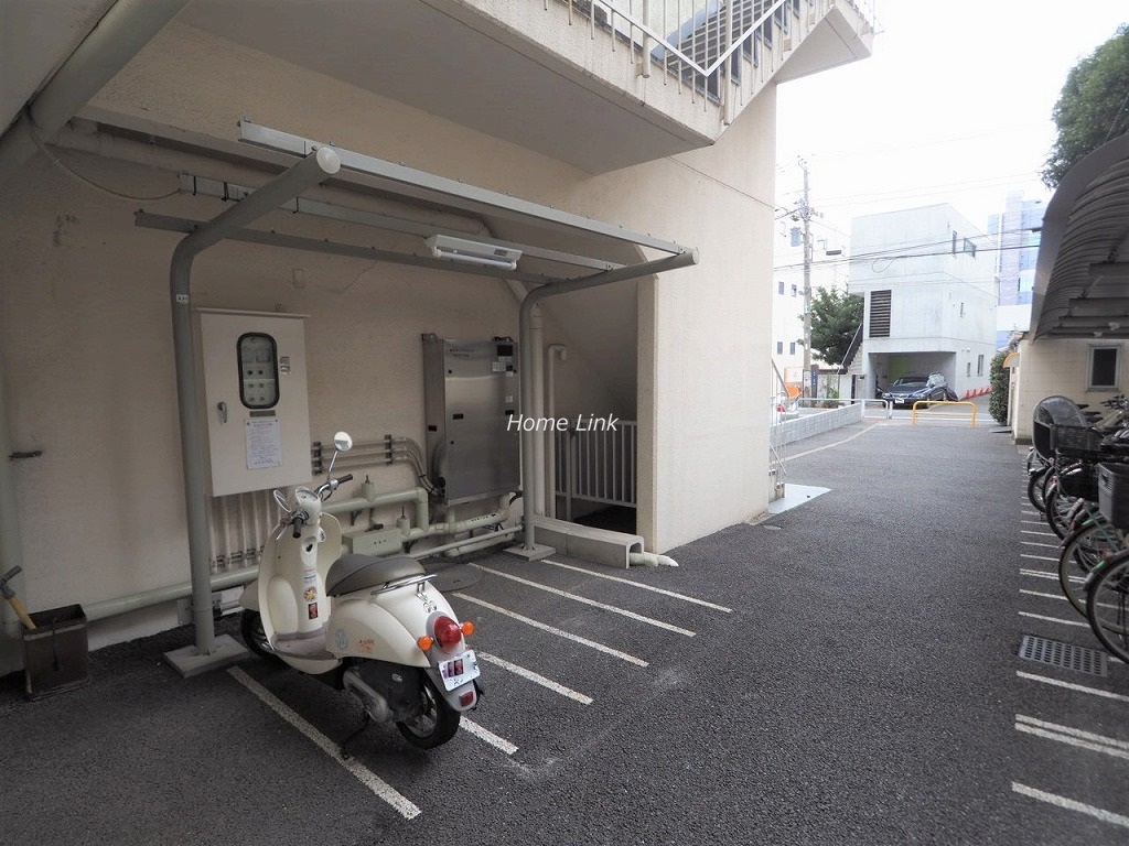 ニューライフ志村坂上　バイク置場