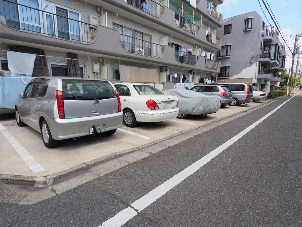 メゾン南ときわ台　駐車場